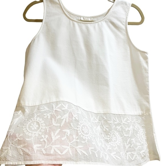 Whitewash Tops - Whitewash 100% Cotton Pique Tank Top with Sheer Embroidered Hem On Front Sz M